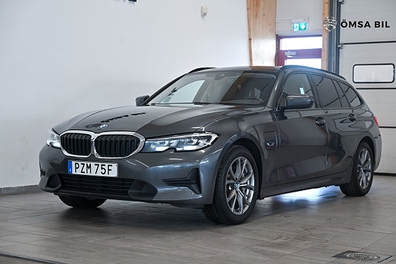 BMW 330e 2 of 5