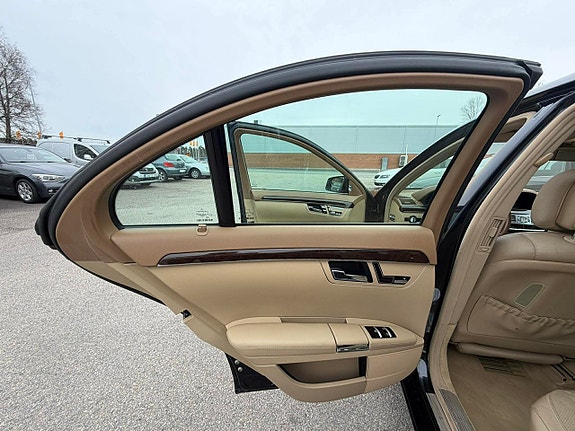 Mercedes-Benz S400 13 of 24