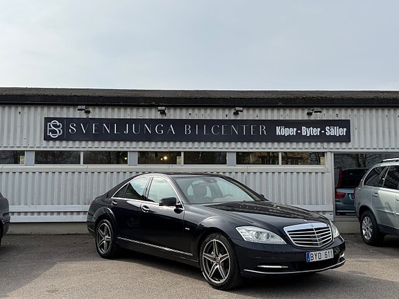 Mercedes-Benz S400 2 of 5