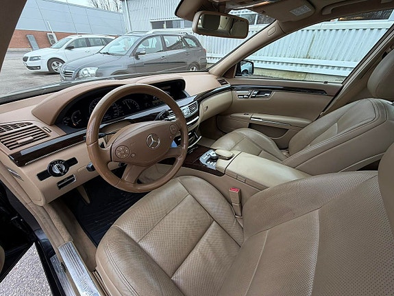 Mercedes-Benz S400 11 of 24