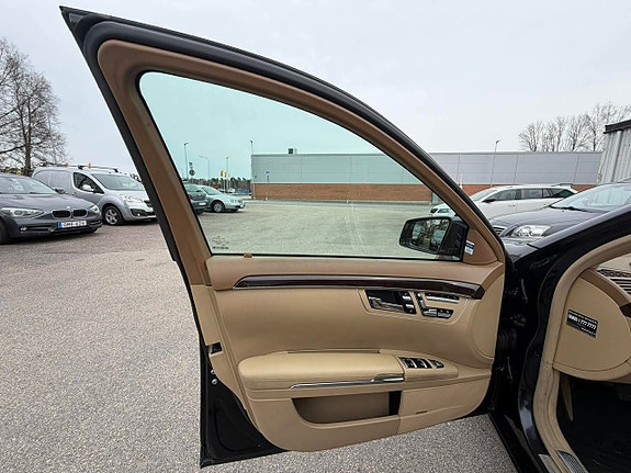 Mercedes-Benz S400 14 of 24