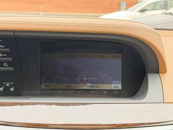 Mercedes-Benz S400 22 of 24