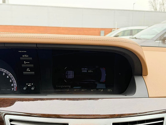 Mercedes-Benz S400 17 of 24