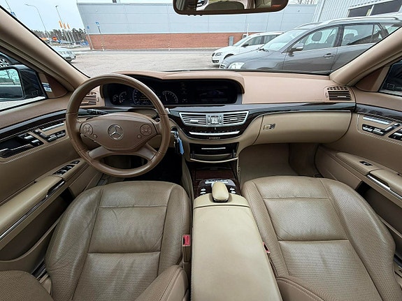 Mercedes-Benz S400 9 of 24