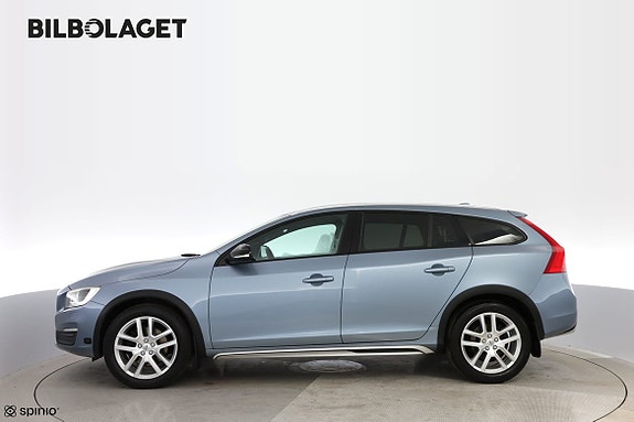 Volvo V60 Cross Country 2 of 5