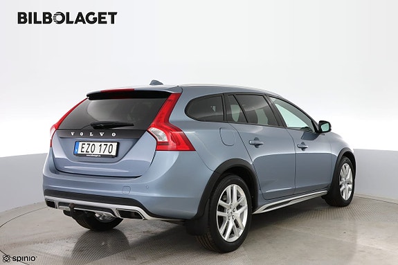 Volvo V60 Cross Country 4 of 5