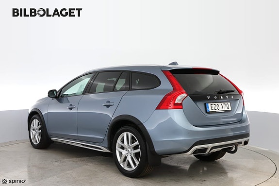 Volvo V60 Cross Country 3 of 5