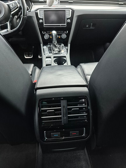 Volkswagen Passat 8 of 12