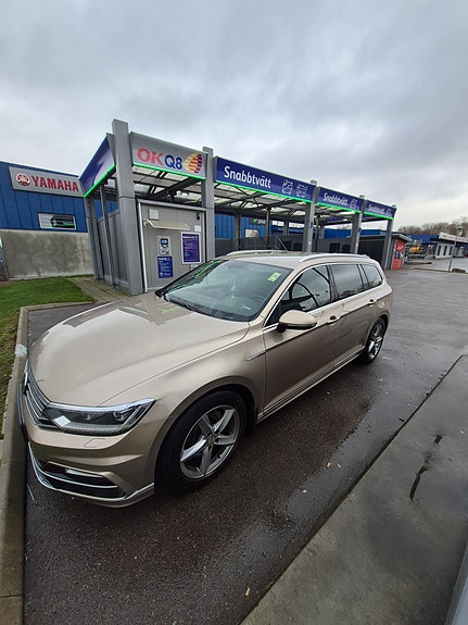 Volkswagen Passat 11 of 12