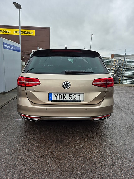 Volkswagen Passat 9 of 12