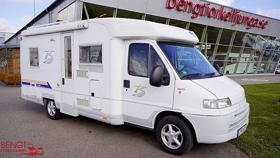 Bürstner T 604 | Fransk säng