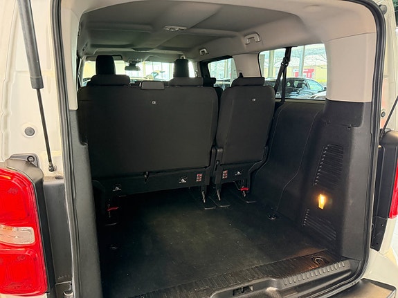 Peugeot Traveller 13 of 13