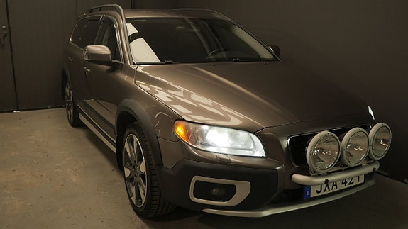 Volvo XC70 2 of 5