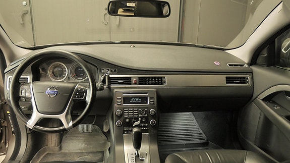 Volvo XC70 4 of 5