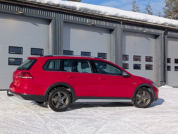 Volkswagen Golf Alltrack 2 of 5