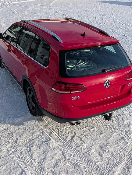 Volkswagen Golf Alltrack 6 of 9