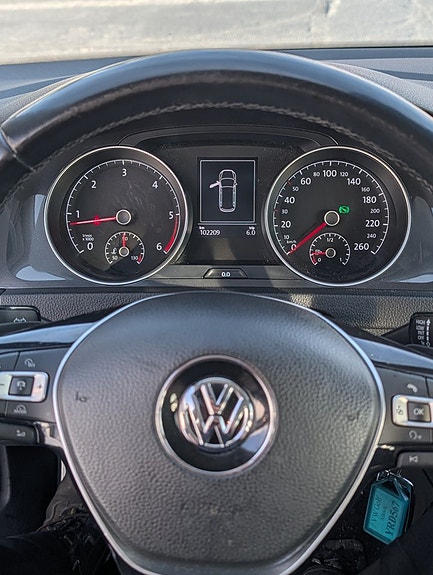 Volkswagen Golf Alltrack 9 of 9