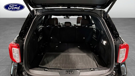Ford Explorer 10 of 10