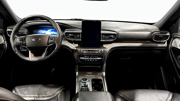 Ford Explorer 4 of 5