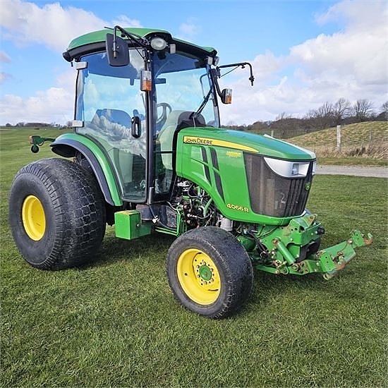 John Deere 4066R LV04 - Compact tractor - Video