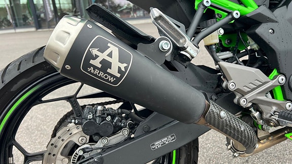Kawasaki Ninja 125 - 725mil - Arrow helsystem 2 of 7