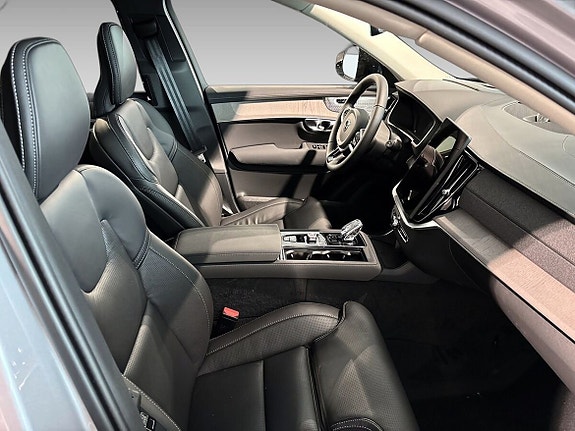Volvo XC90 11 of 13