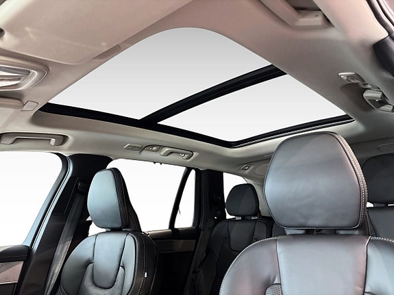Volvo XC90 10 of 13