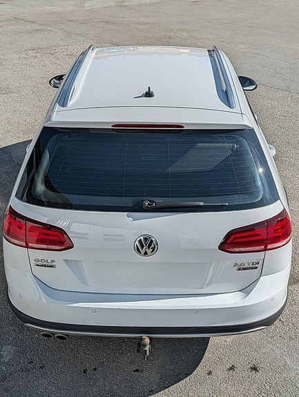 Volkswagen Golf Alltrack 3 of 5