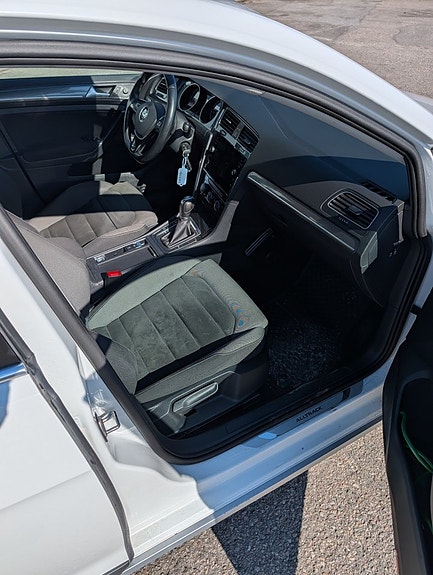 Volkswagen Golf Alltrack 5 of 5