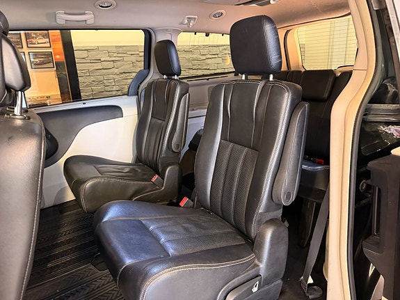 Lancia Voyager 15 of 21