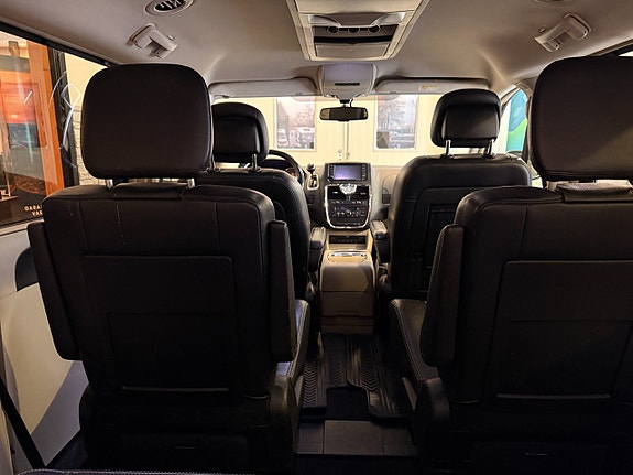 Lancia Voyager 21 of 21