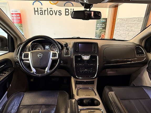 Lancia Voyager 13 of 21