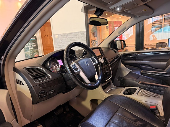Lancia Voyager 11 of 21