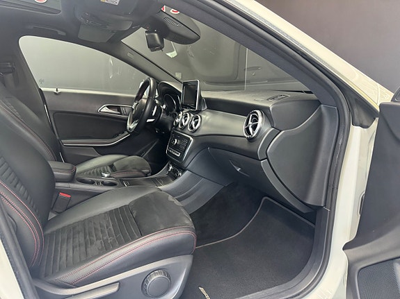 Mercedes-Benz CLA180 15 of 23