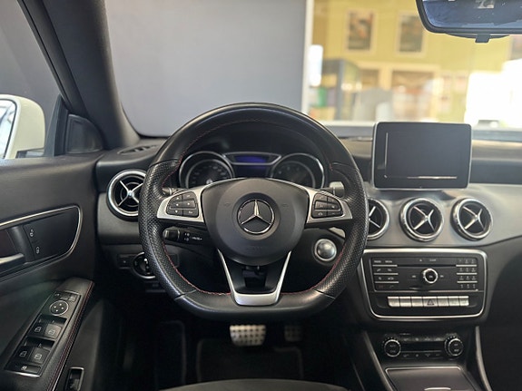 Mercedes-Benz CLA180 12 of 23