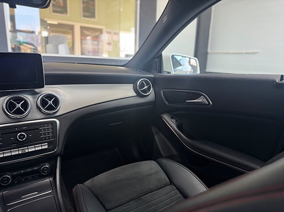 Mercedes-Benz CLA180 14 of 23