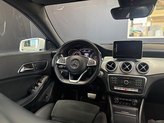 Mercedes-Benz CLA180 11 of 23