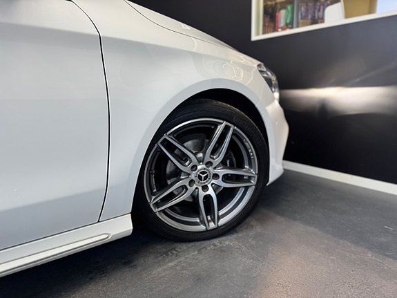 Mercedes-Benz CLA180 22 of 23