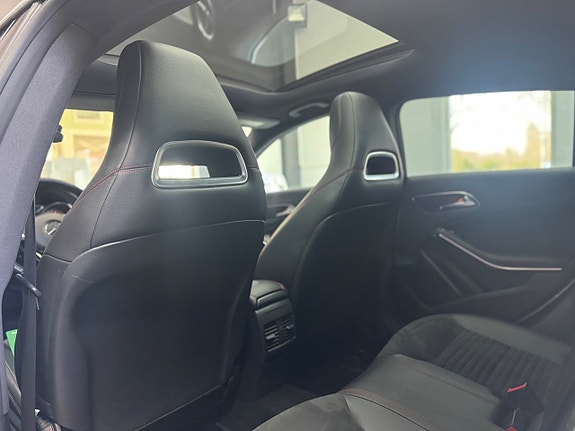 Mercedes-Benz CLA180 9 of 23