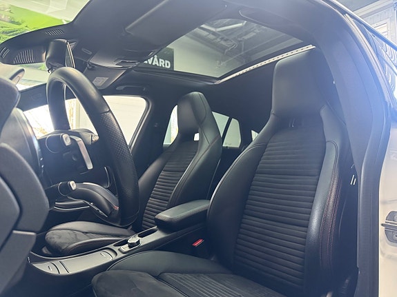 Mercedes-Benz CLA180 16 of 23