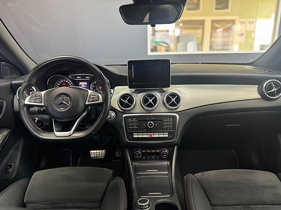 Mercedes-Benz CLA180 10 of 23