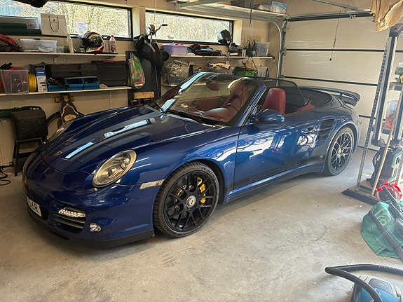 Porsche 911 Turbo S 13 of 19