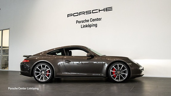 Porsche 911 Carrera 4S 3 of 5