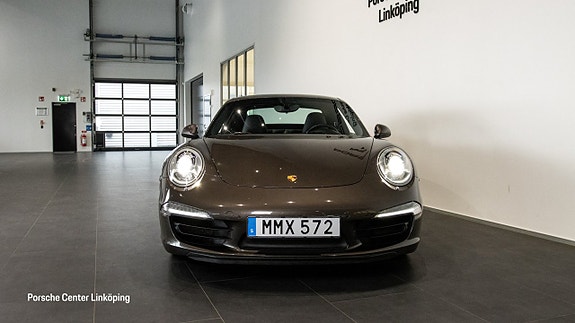 Porsche 911 Carrera 4S 2 of 5