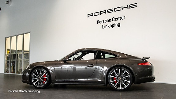 Porsche 911 Carrera 4S 4 of 5
