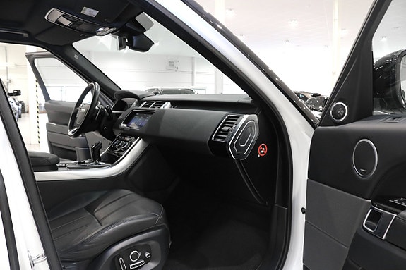 Land Rover Range Rover Sport 16 of 27