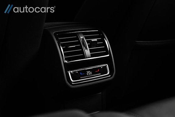 Volkswagen Passat 26 of 28