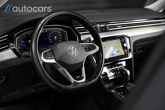 Volkswagen Passat 16 of 28