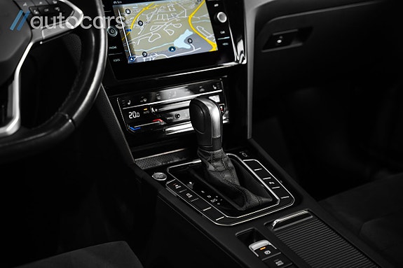 Volkswagen Passat 19 of 28