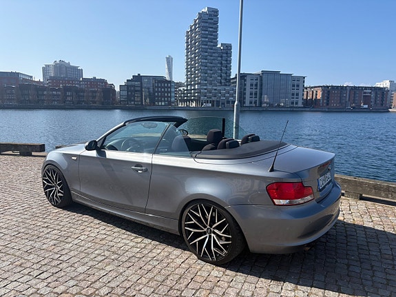 BMW 118i 2 of 5
